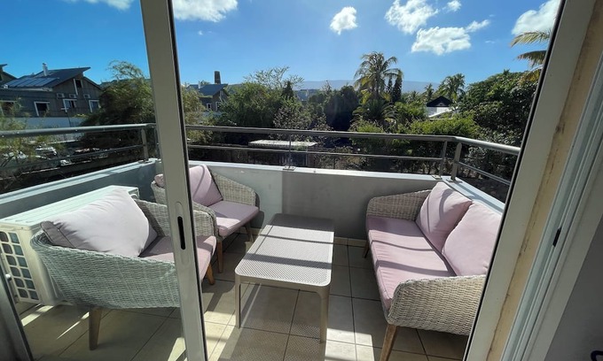 Grand Fond Apartment | Large Studio in saint Gilles les Bains Fully equipped, private parking.