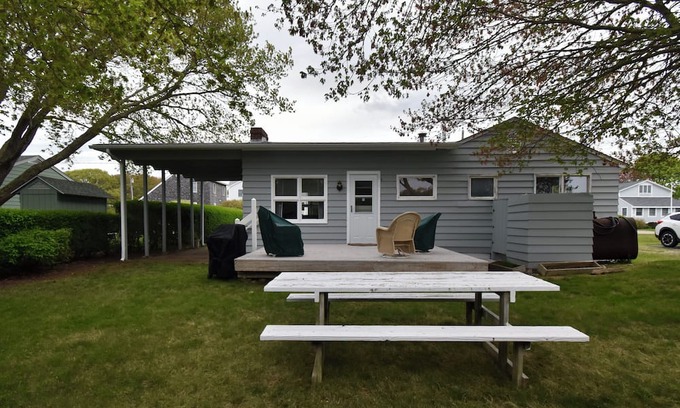 Misquamicut House | Misquamicut Fire District | Walking Distance to your beach access!
