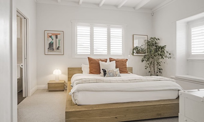 Westmere House | Super Luxurious Home HotTub 3BR 2BA 2 Fee CarParks