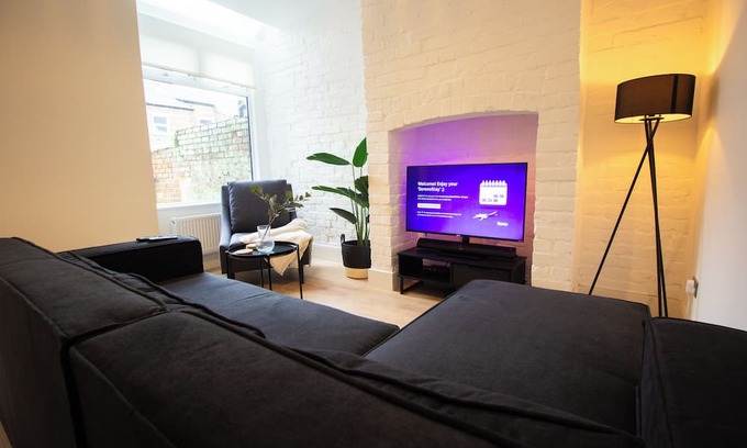 Manchester House | Comfy 4 Bed, Quiet Stay, Near the City Center, Free Parking & Speedy WIFI