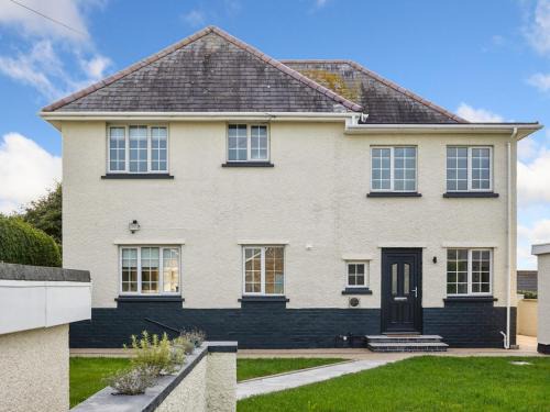 Borth House | Pass the Keys Breathtaking holiday home packed with amenities