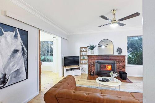 Romsey House | 'Hawthorn Park' Farm Homestead in Macedon Ranges