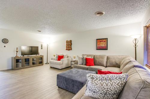 Twain Apartment | Centrally Located Apt about 2 Mi to University of Iowa