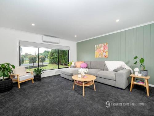 Shepparton South House | Shepparton Escape: Chic 3BR near Lake