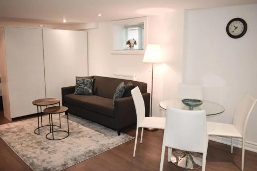 High Park North Apartment | High Park Spacious & Bright Studio